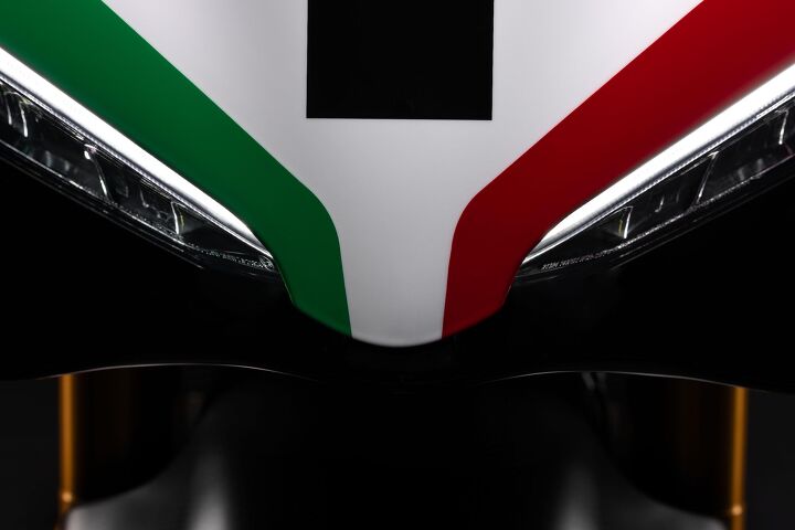 2025 ducati panigale v4 tricolore gallery
